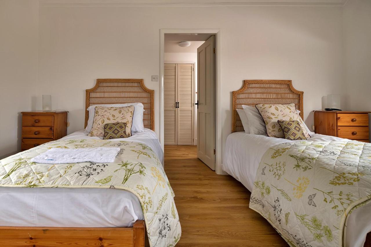 Finest Retreats - Moelis Granary - Luxury Cottage With Hot Tub Llandrillo Exterior foto