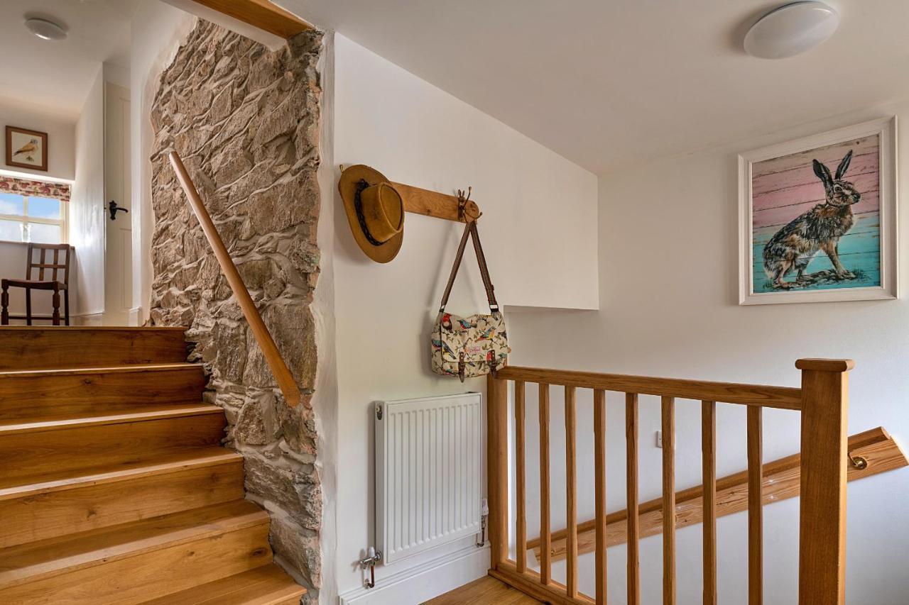 Finest Retreats - Moelis Granary - Luxury Cottage With Hot Tub Llandrillo Exterior foto
